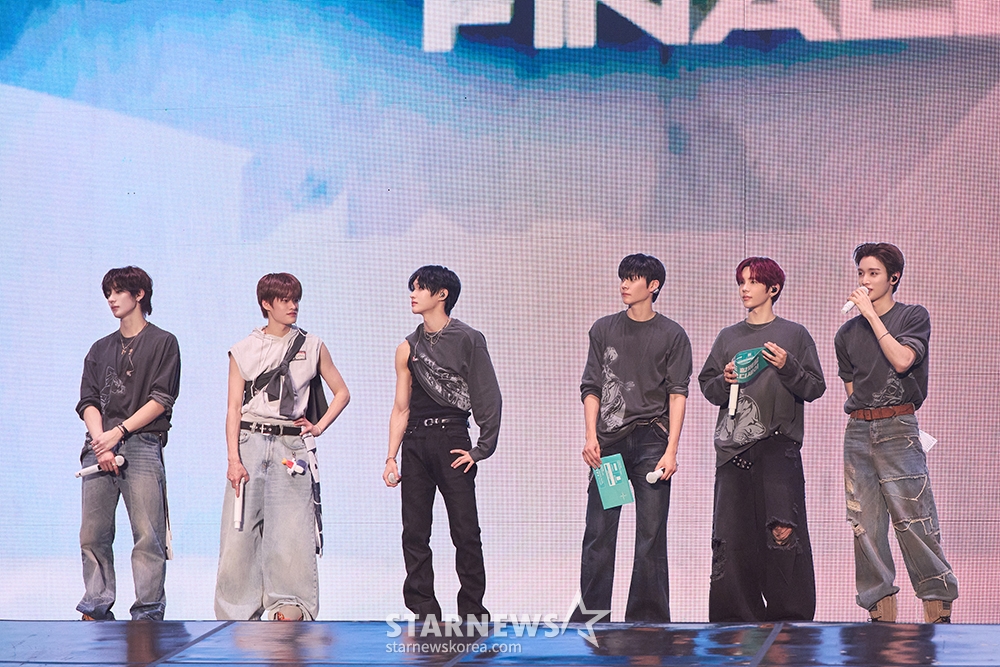 라이즈 '완벽한 무대 패션'[★포토]