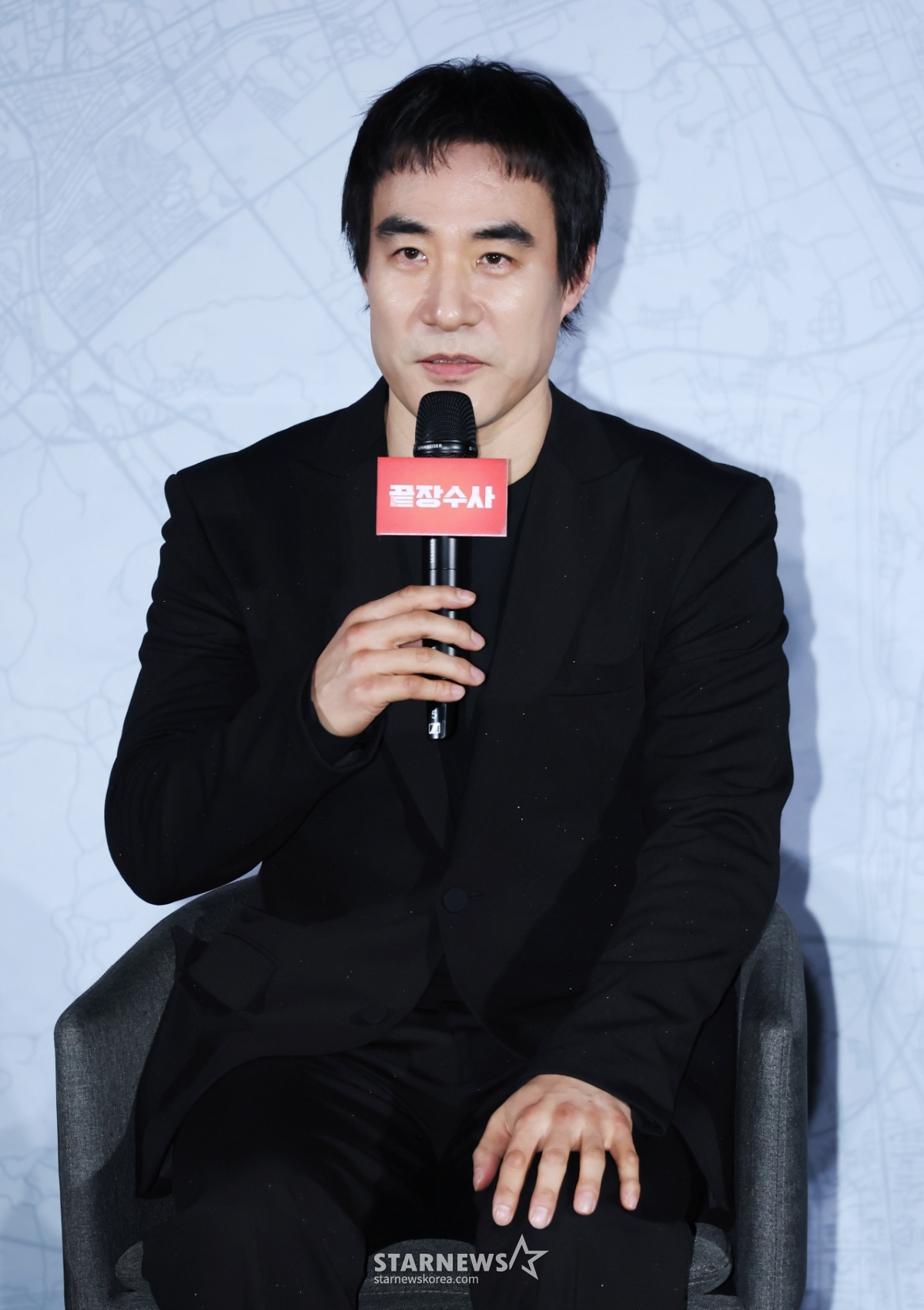 답변하는 '끝장수사' 배우 배성우[★포토]