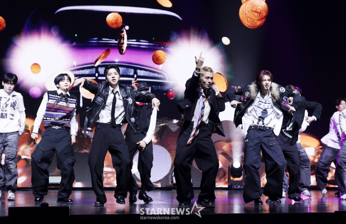 누에라, 강렬한 에너지로 무대 장악[★포토]