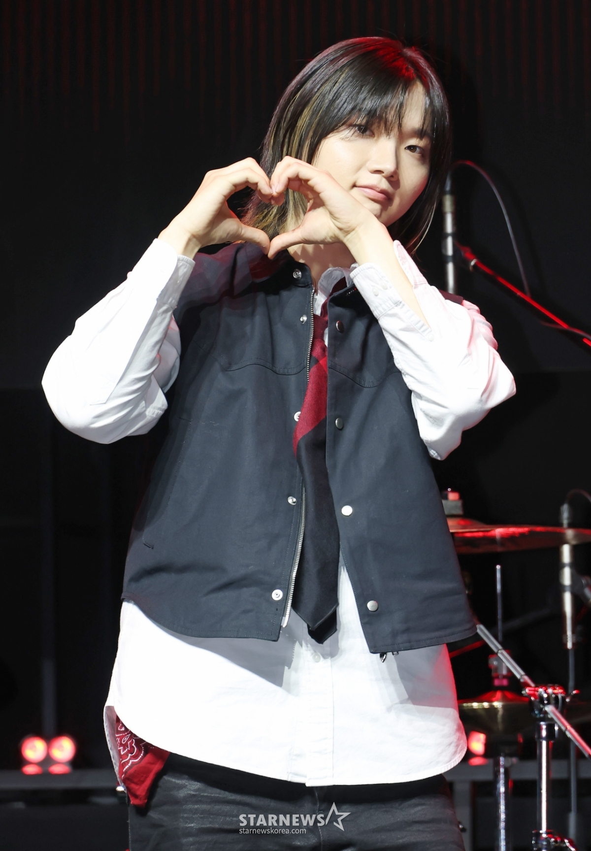 드래곤포니 고강훈 '드러머의 손하트'[★포토]