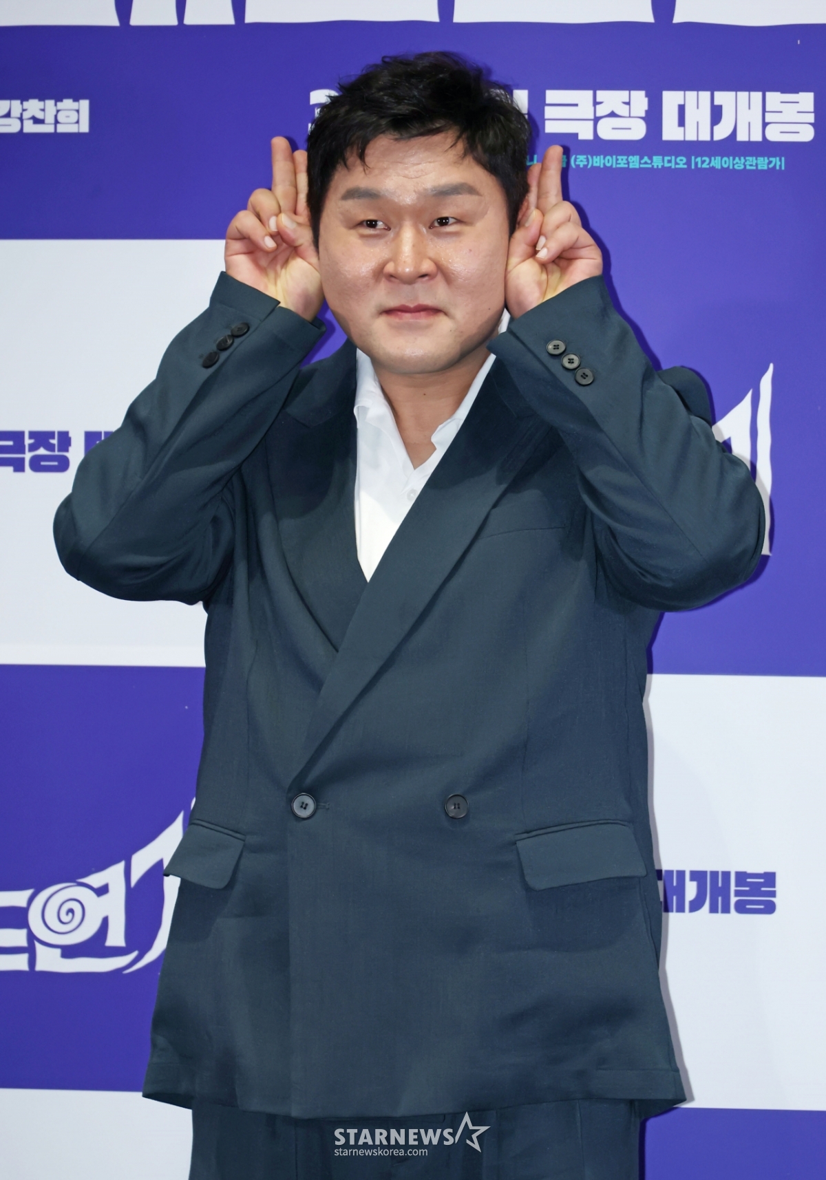 윤경호 '포즈는 깜찍하게'[★포토]