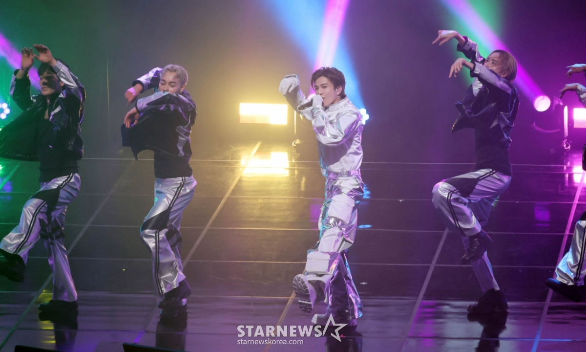 이와타 타카노리 '화려한 군무'[★포토]