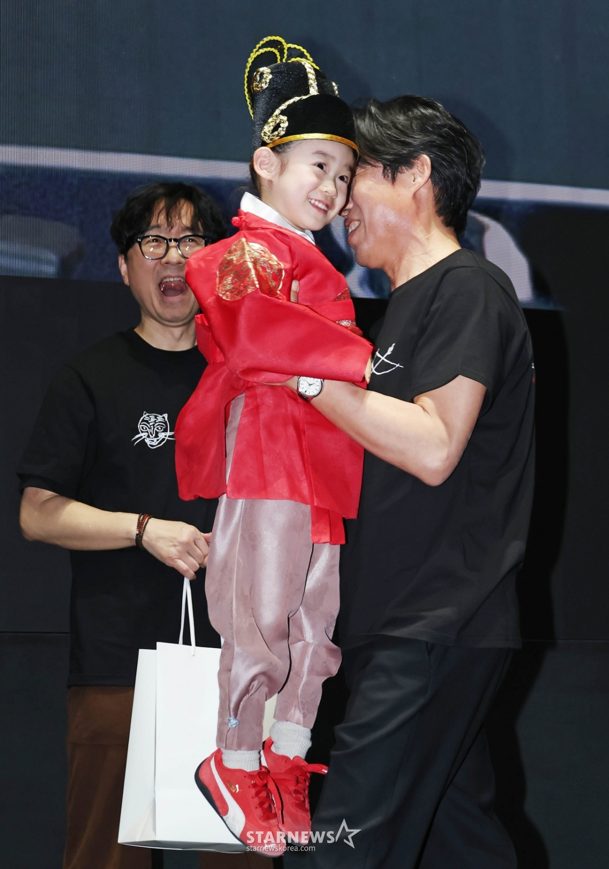 '천만돌파' 왕사남 무대인사 찾은 '깜찍 단종'[★포토]