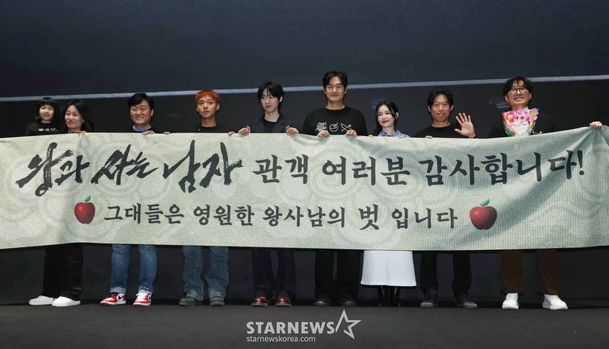 '천만돌파' 왕과 사는 남자, 흥행 감사 무대인사 [★포토]