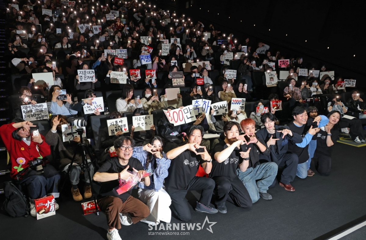 팬들 만난 '천만' 왕사남[★포토]