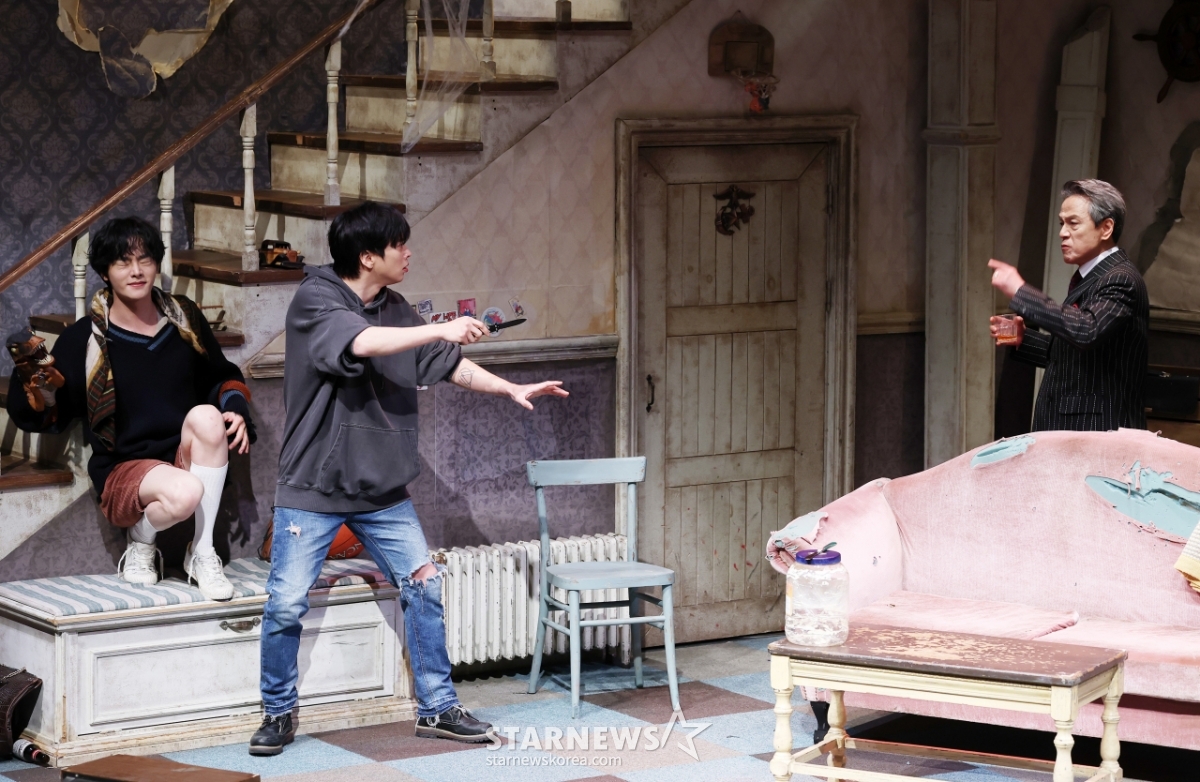 필립-트릿 형제와 해롤드의 대립[★포토]