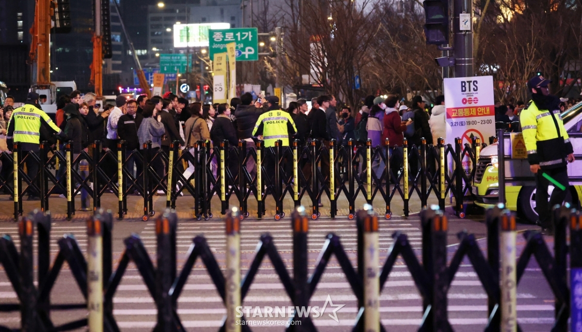인파 통제 철저한 광화문네거리[★포토]