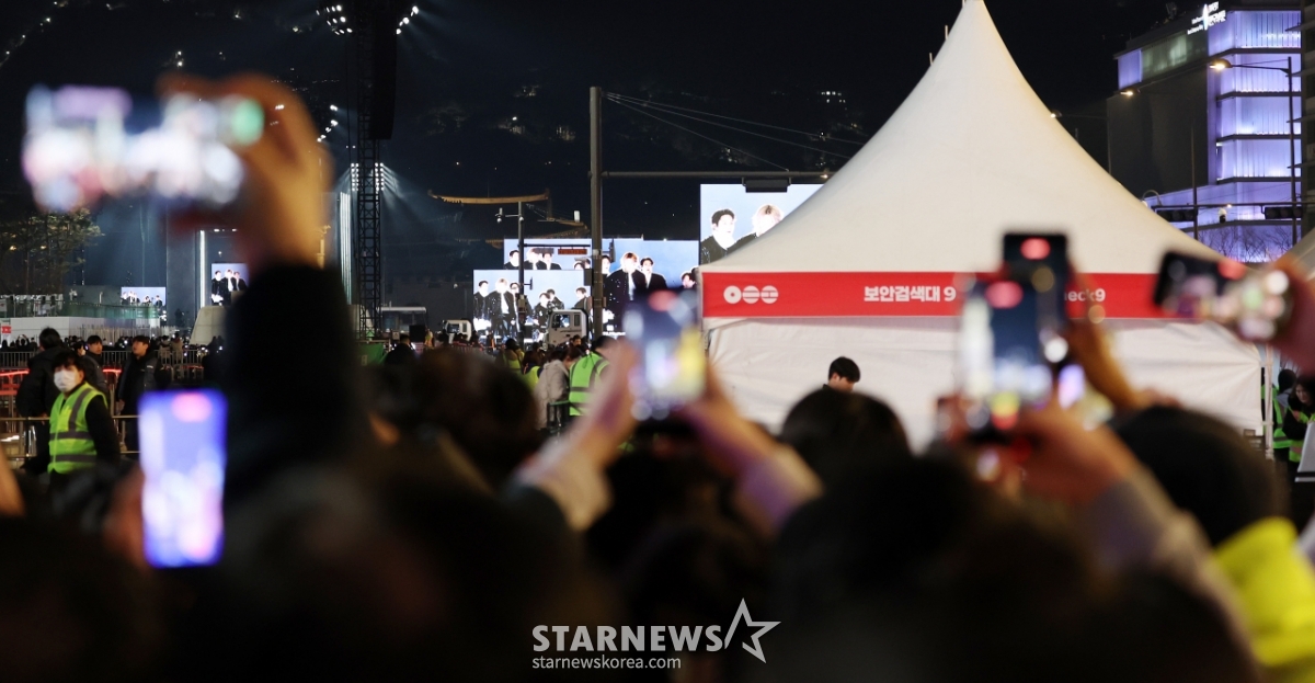 '멀리서라도 찍어보자'[★포토]