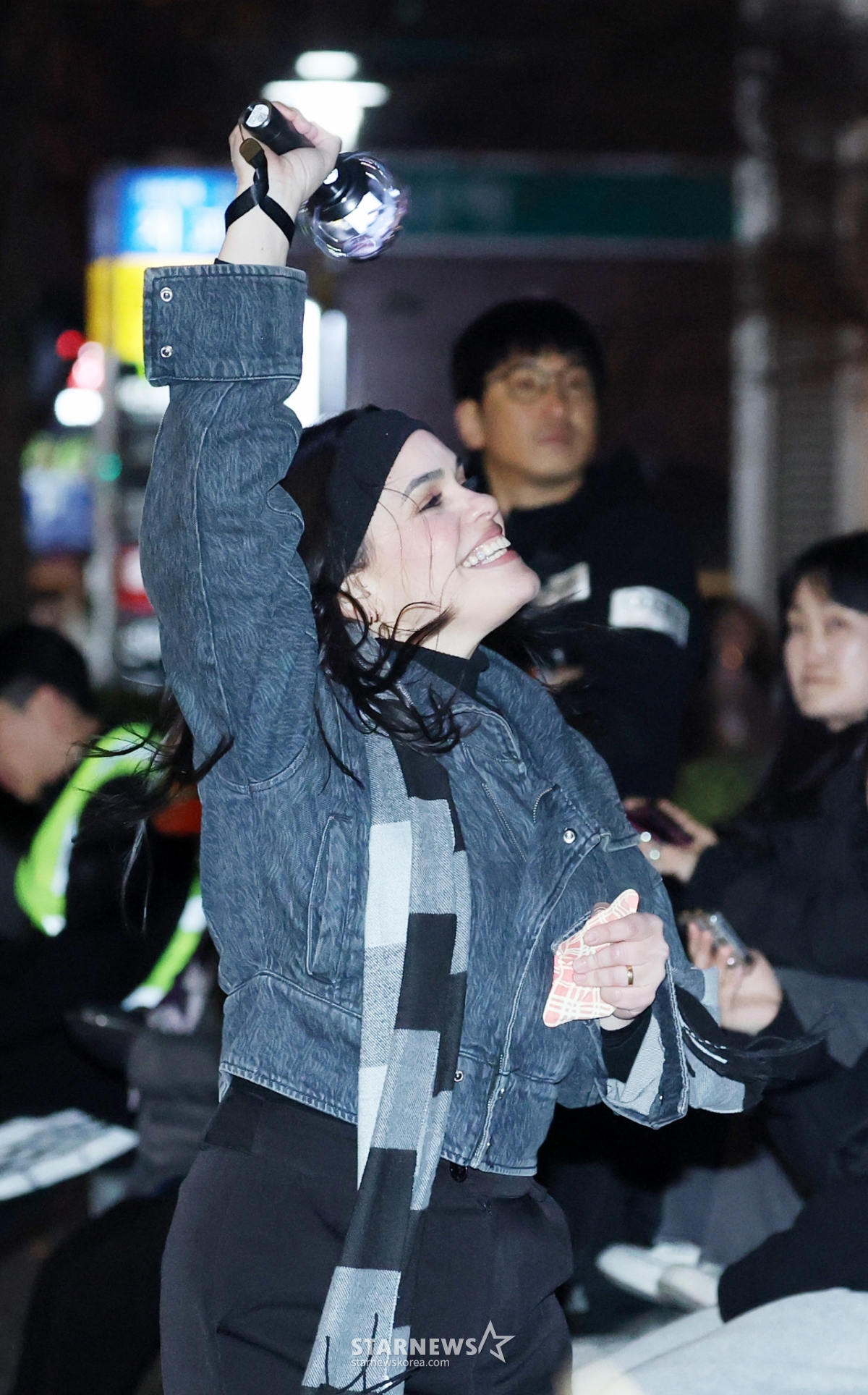 신나게 춤 추는 아미[★포토]