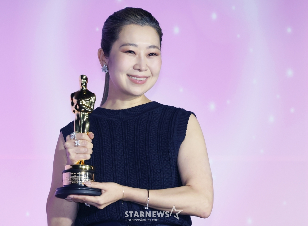 매기 강 감독 '오스카 받아 왔어요'[★포토]