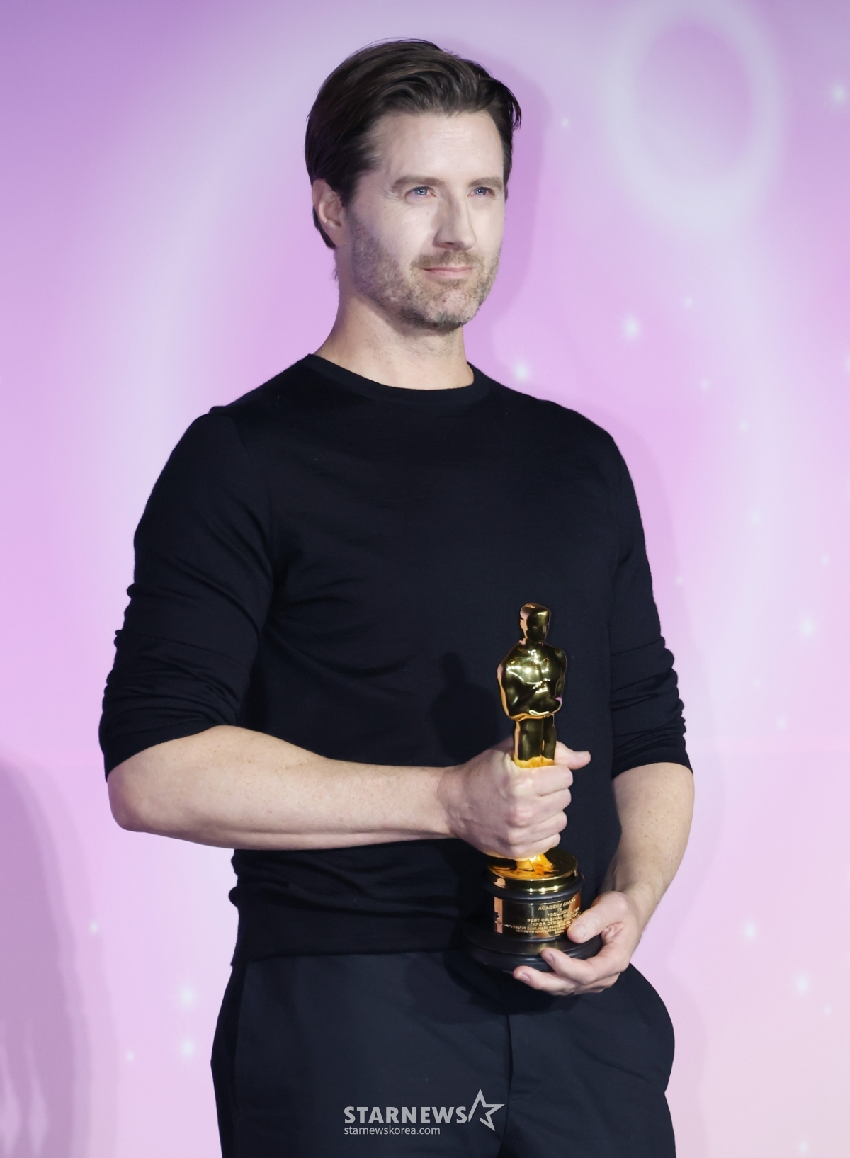 크리스 애플한스 '오스카 들고 진지하게'[★포토]