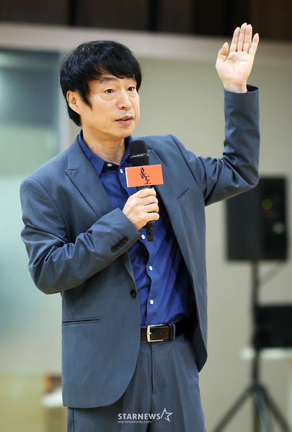 무대 소개하는 고성웅 연출[★포토]