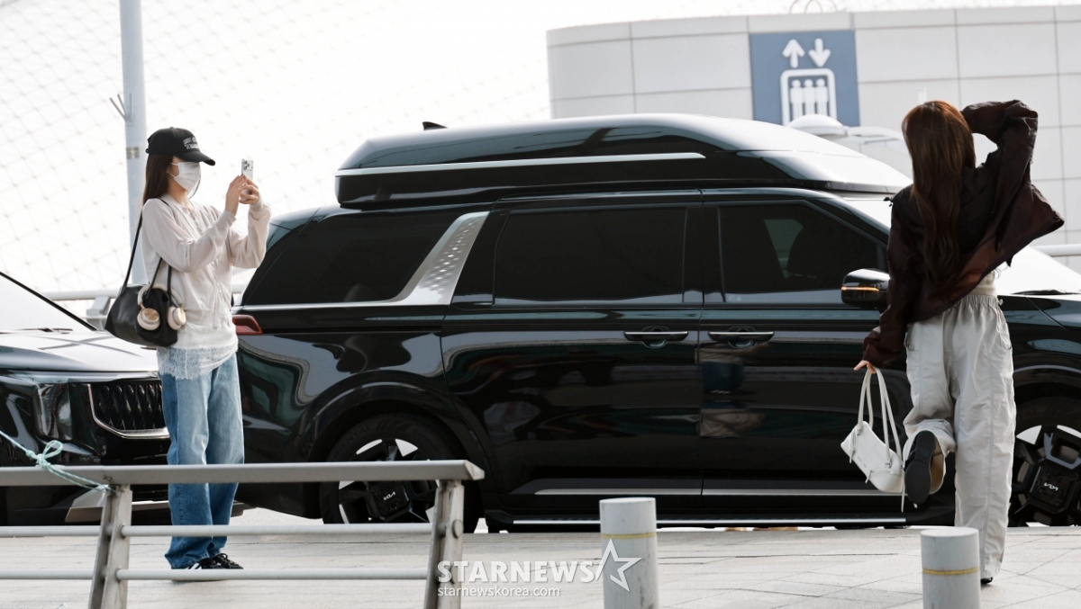 아이브 안유진 '예쁜리즈 찍어줘야지!'[★포토]