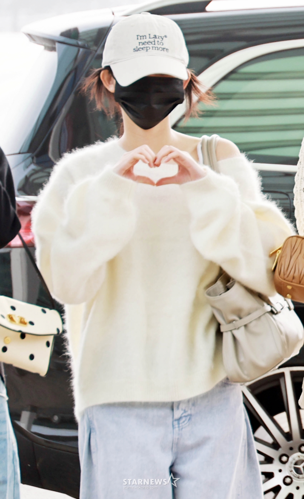 아이브 가을 '하트 받으세요' [★포토]