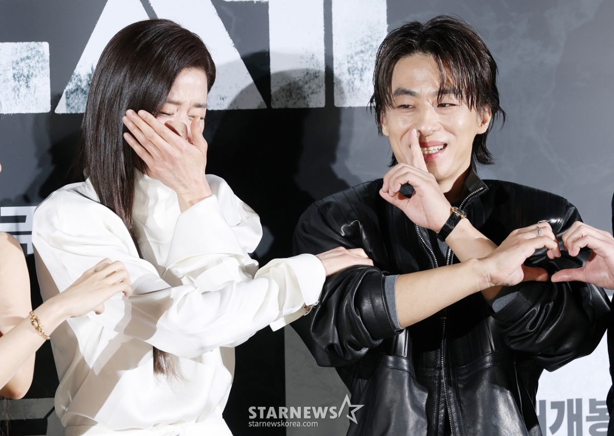 전지현, 구교환 장난에 웃음 폭발[★포토]