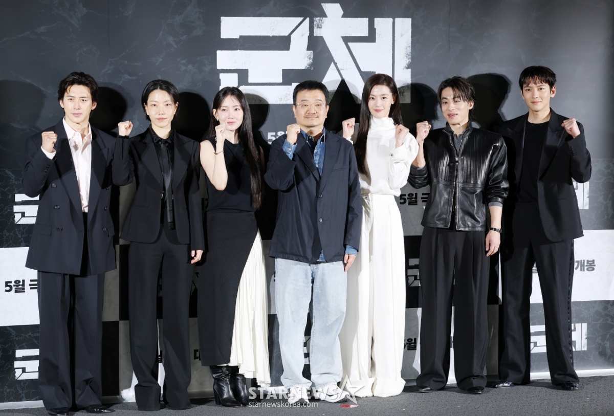 연상호 유니버스의 새로운 좀비물 '군체'[★포토]