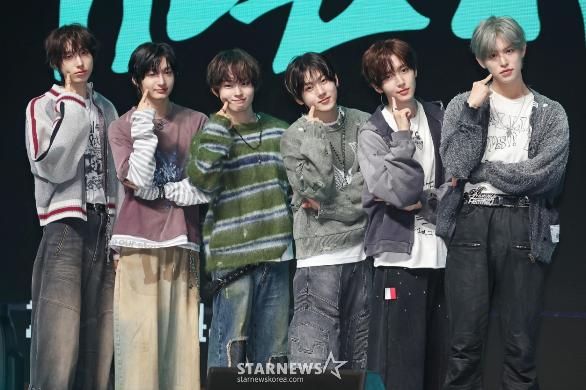 킥플립 '깜찍 볼콕'[★포토]