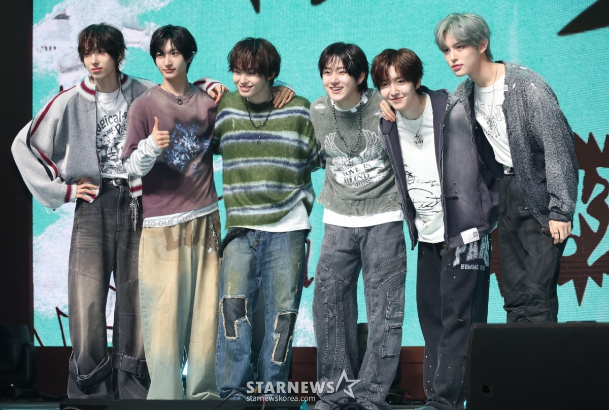 킥플립 '더 멋지게 돌아왔어요'[★포토]