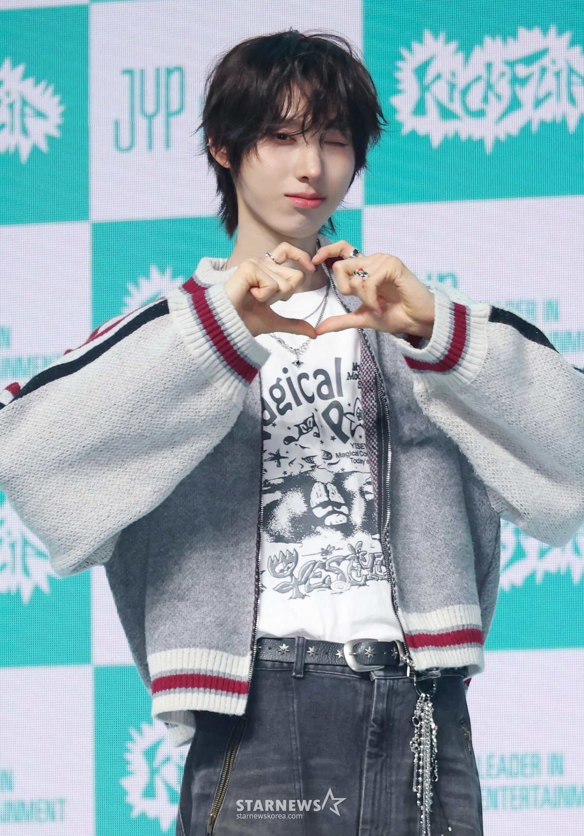 킥플립 주왕 '여심 잡는 손하트'[★포토]