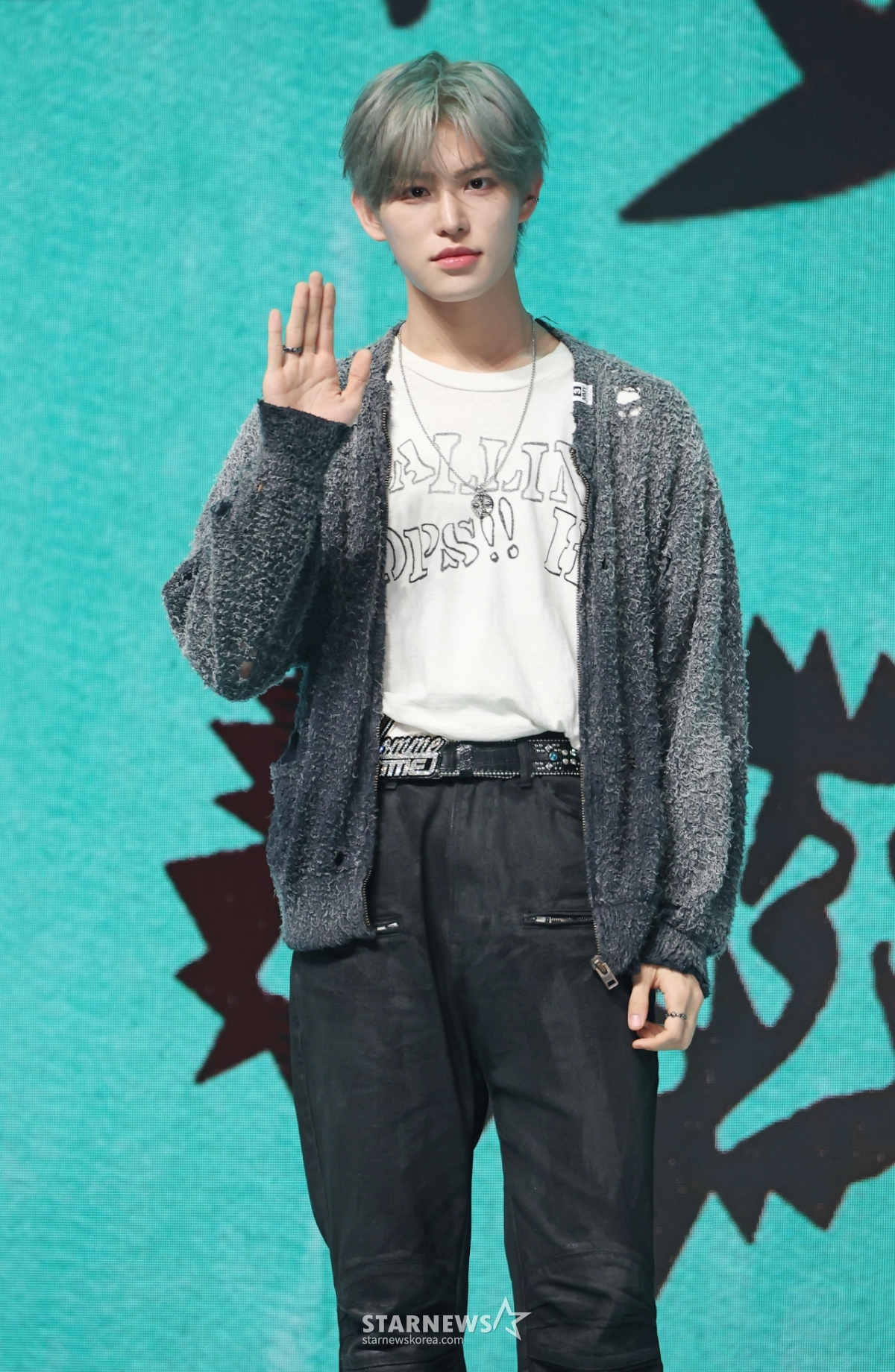 킥플립 민제 '인사는 시크하게'[★포토]