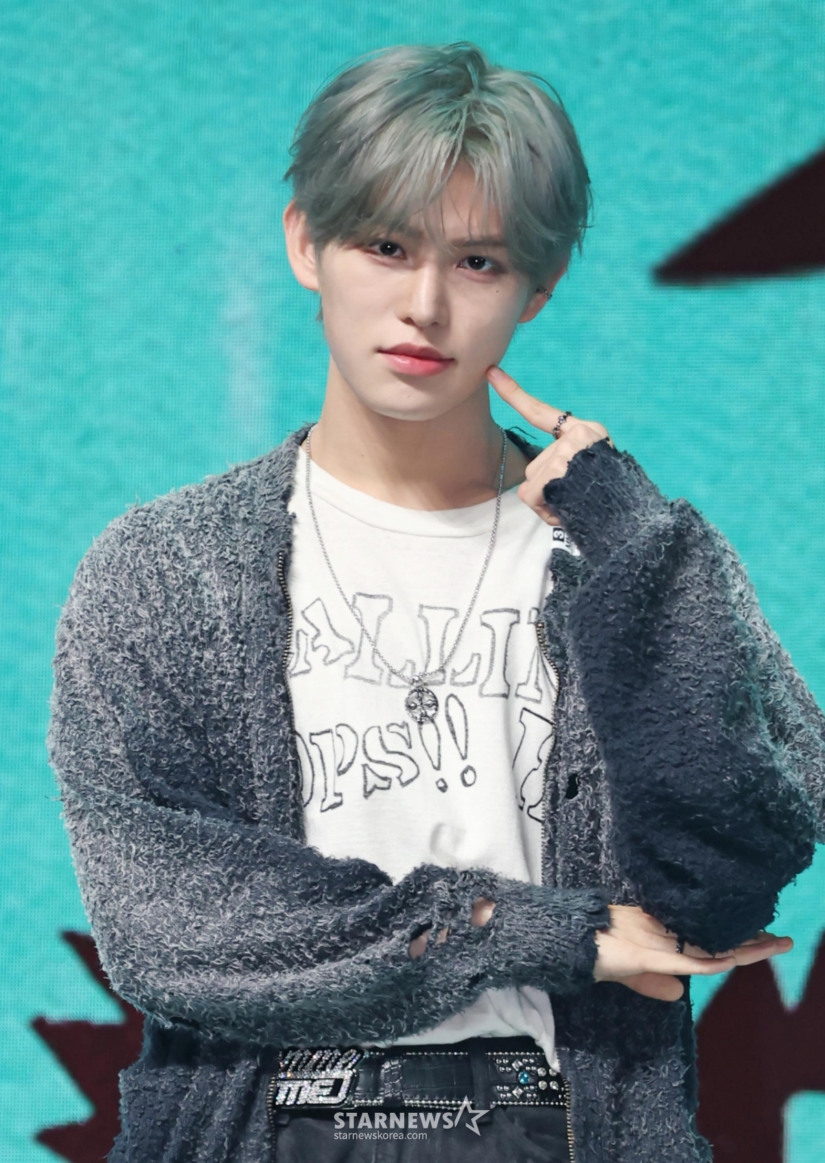 킥플립 민제 '시크한 볼콕'[★포토]