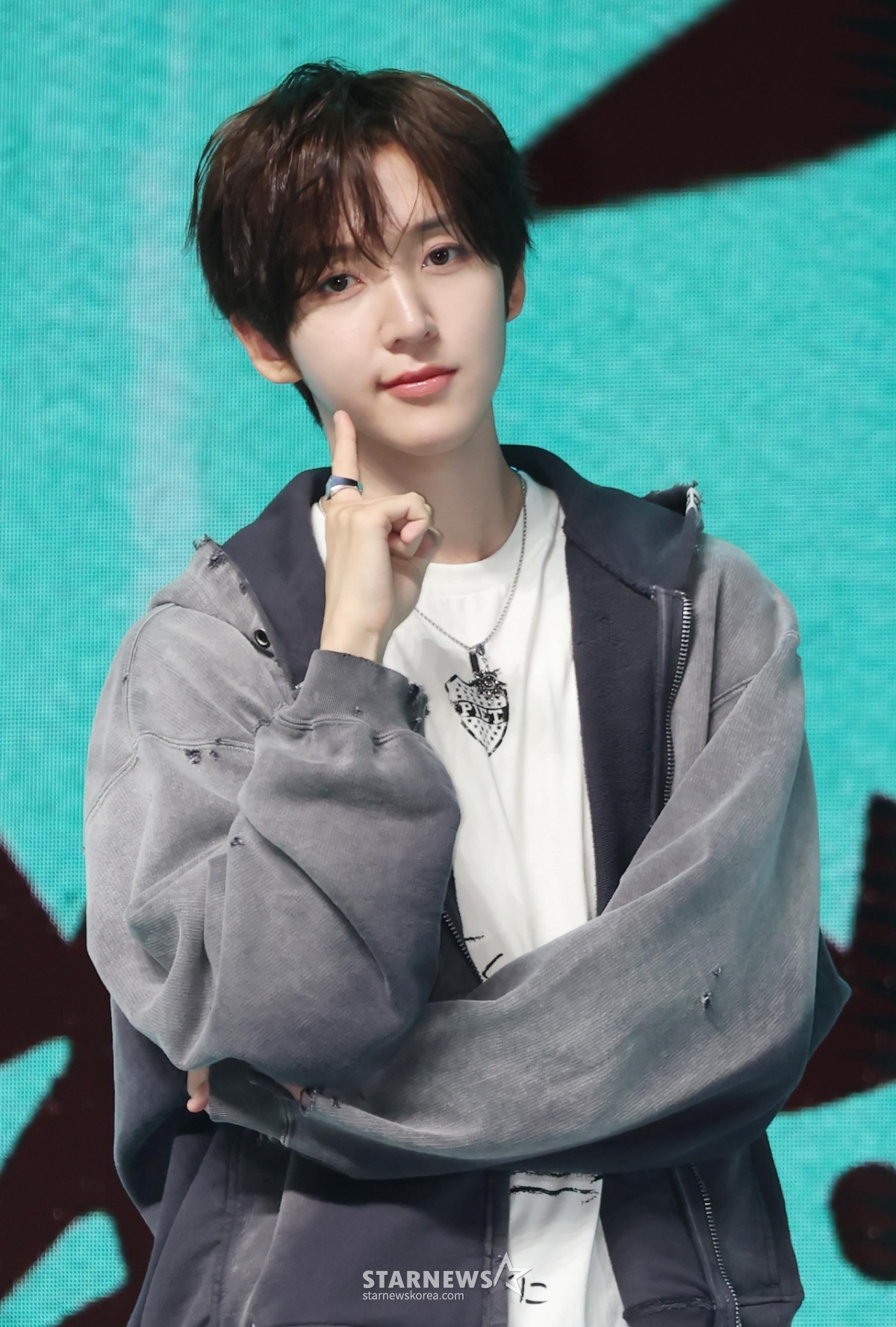 킥플립 동현 '여심 잡는 볼콕'[★포토]