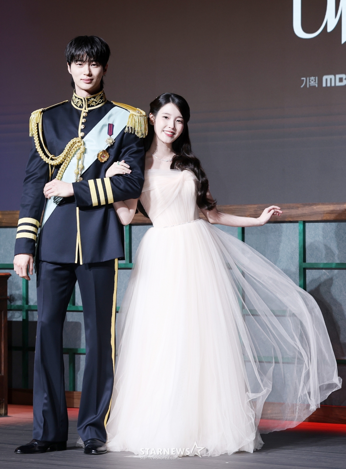 변우석-아이유, 현실에 없는 비현실적 커플[★포토]