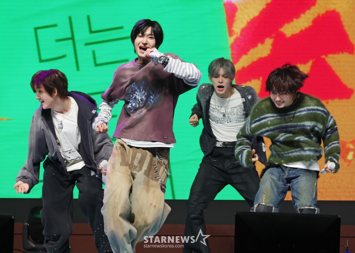 킥플립 '힘 넘치는 무대'[★포토]