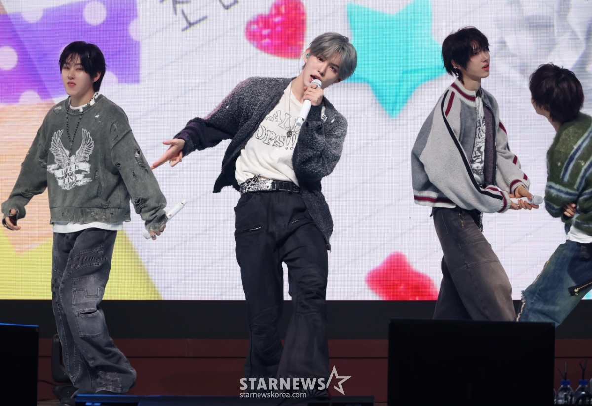 킥플립 '열정적인 컴백 무대'[★포토]