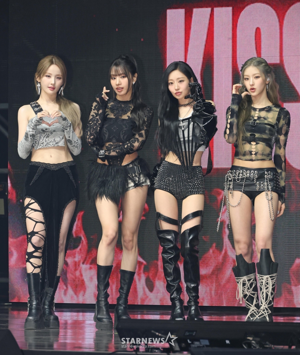 키스오브라이프 '카리스마 넘치는 손하트'[★포토]