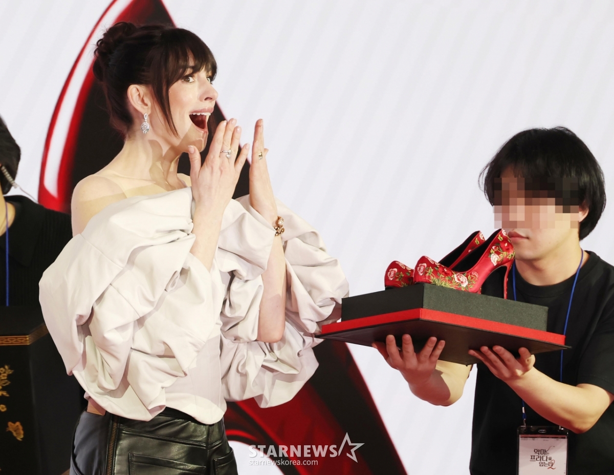 앤 해서웨이 'K-하이힐, 너무 예뻐요'[★포토]