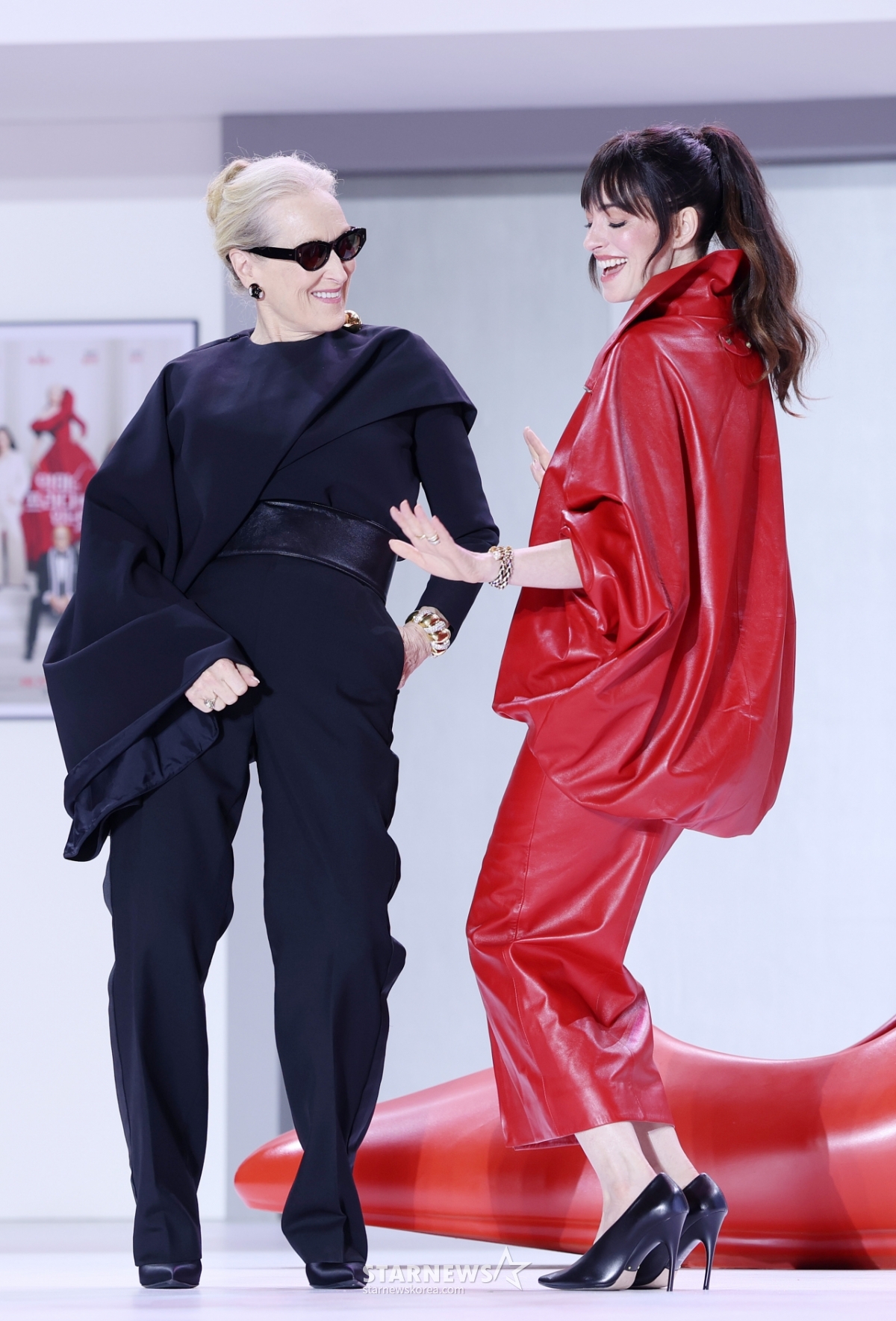 메릴 스트립-앤 해서웨이, 너무 즐거워 댄스[★포토]