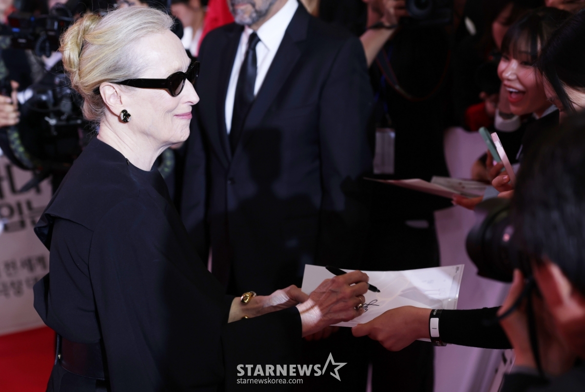 메릴 스트립, 韓 팬들에게 사인 팬서비스[★포토]