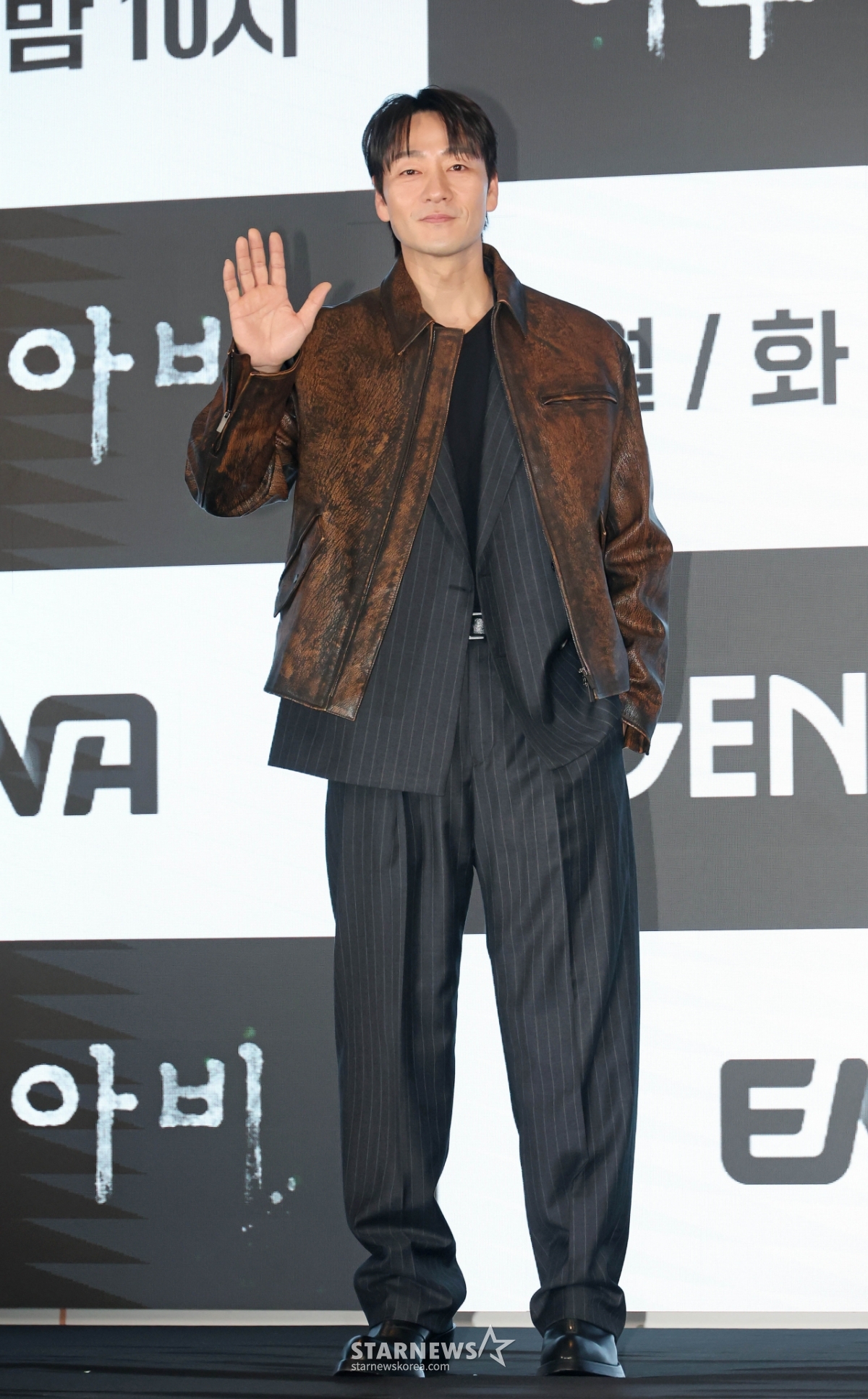 박해수 '완벽한 손인사'[★포토]