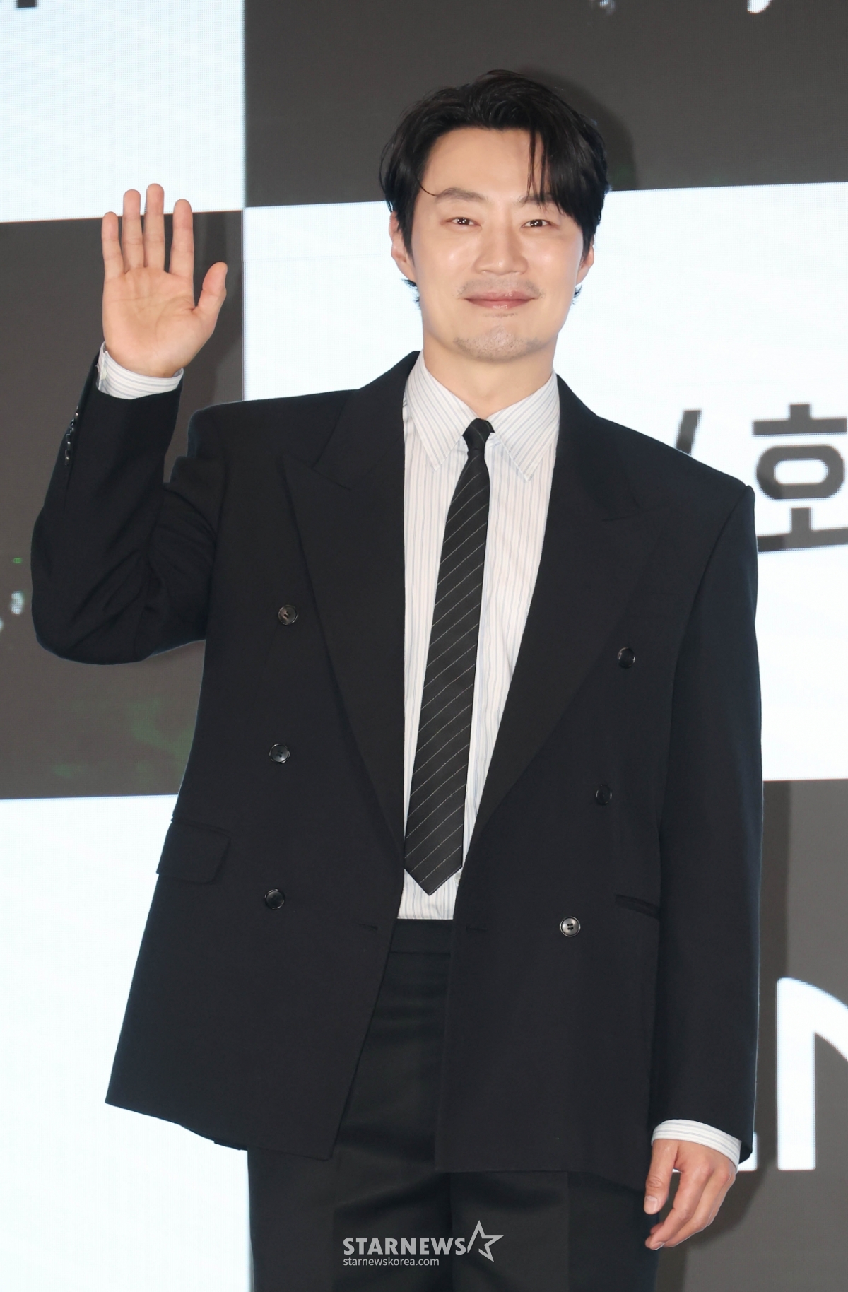 이희준 '부드러운 손인사'[★포토]