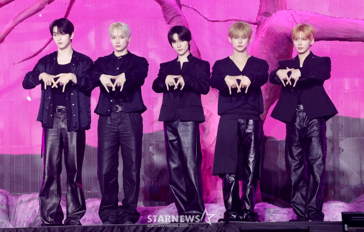 투모로우바이투게더, 재계약 거치며 앨범으로 컴백[★포토]