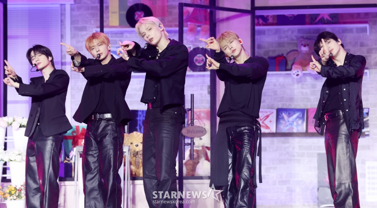 투모로우바이투게더, 하루에 하루만 더[★포토]