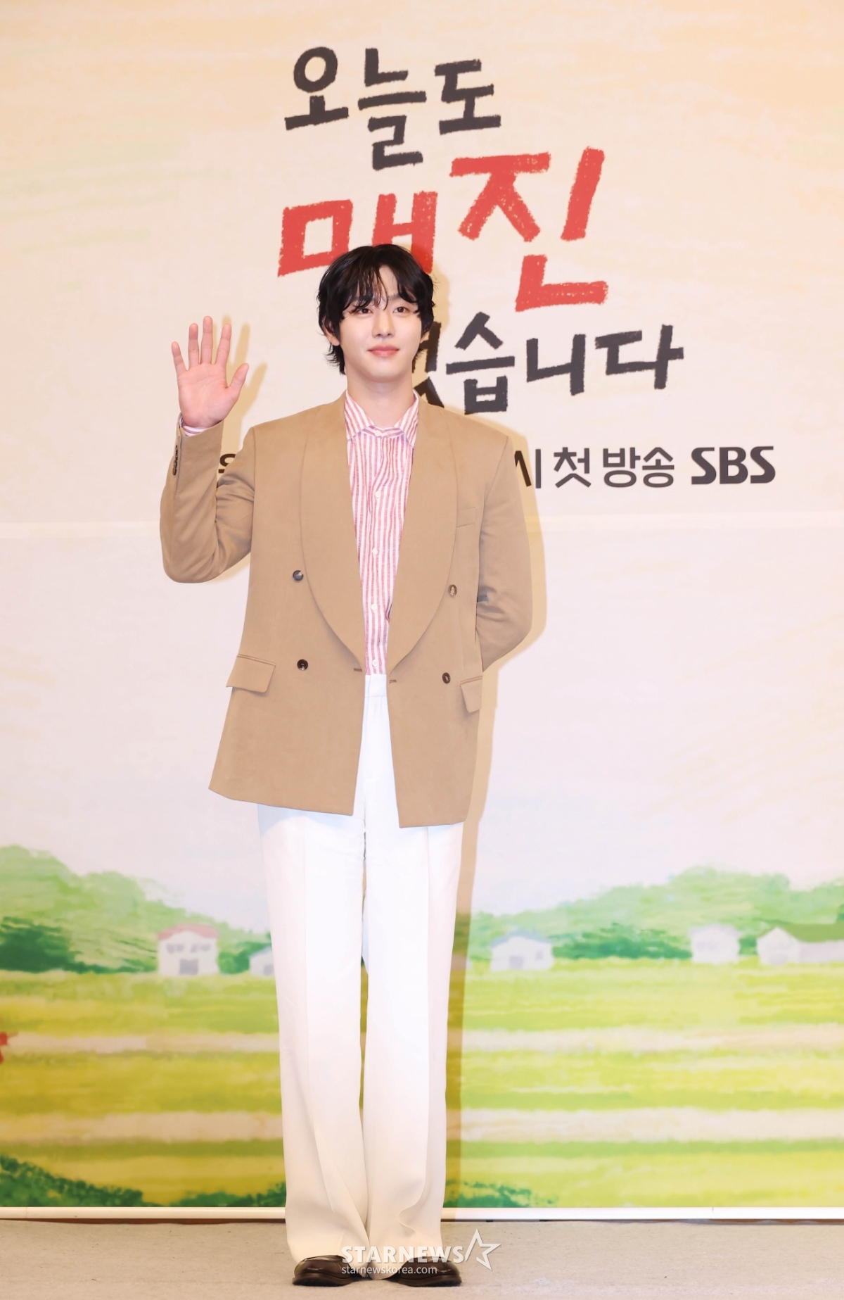 안효섭 '여심 잡는 손인사'[★포토]