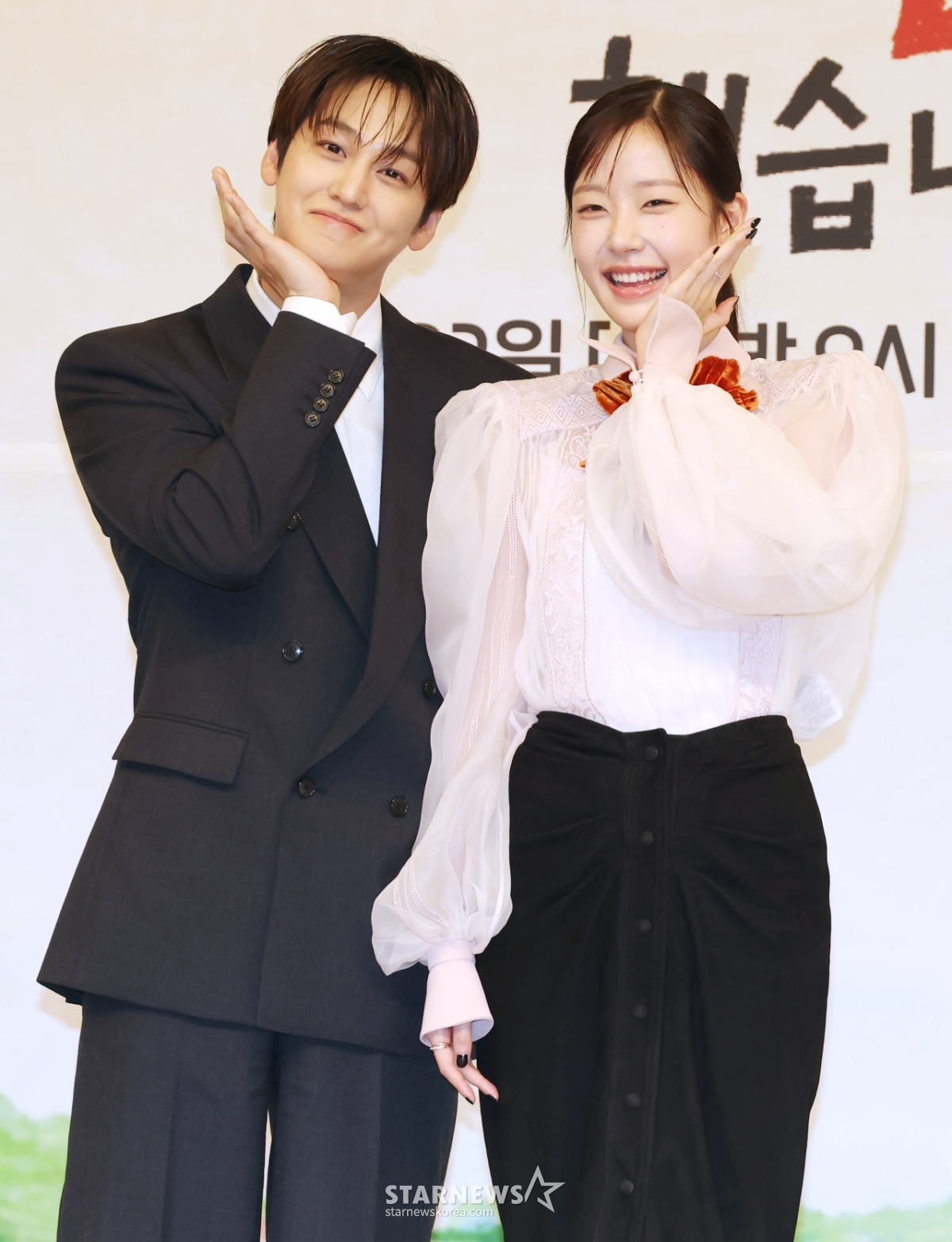 김범-채원빈 '포즈는 깜찍하게'[★포토]