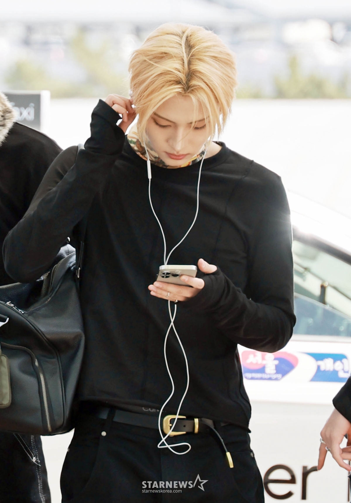 알파드라이브원 상원 '휴대폰 삼매경'[★포토]