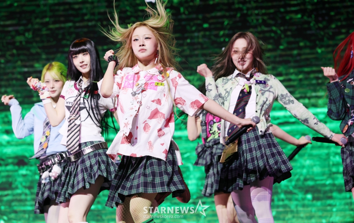 나하은, 시선 확 끄는 댄스 센터[★포토]