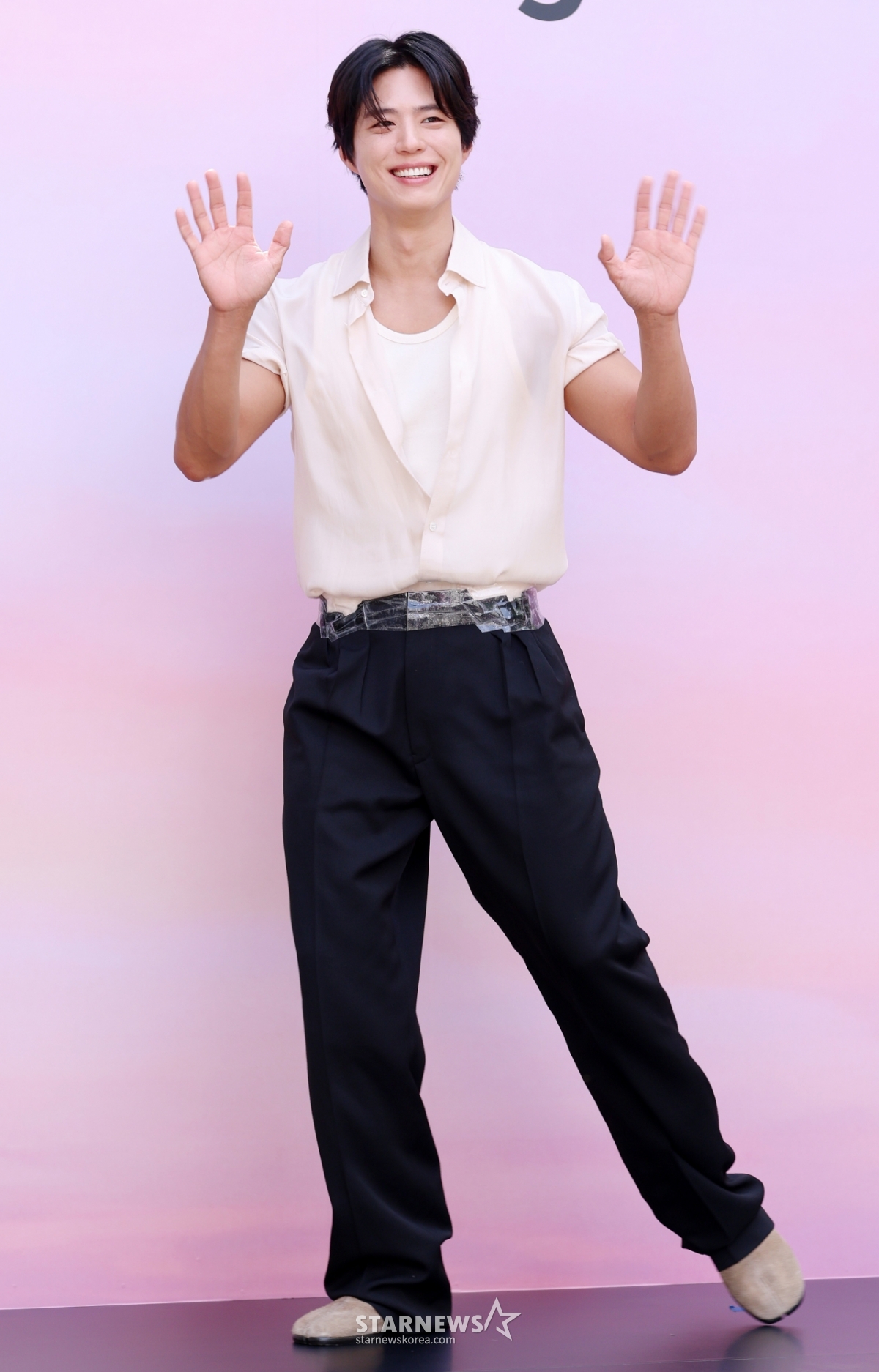 박보검, 모두를 녹이는 손인사[★포토]