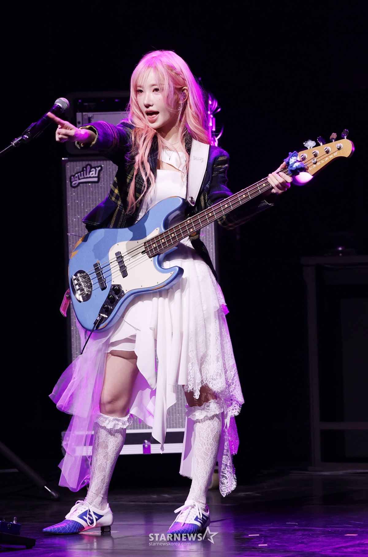 마젠타, 베이스 잡고 안무도 척척[★포토]