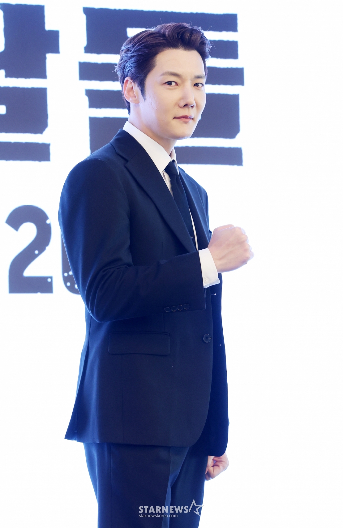 최진혁, 강한 남자의 주먹[★포토]