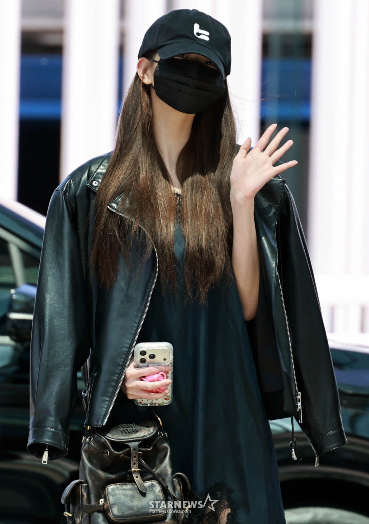 아이브 장원영 '예쁜 손인사'[★포토]