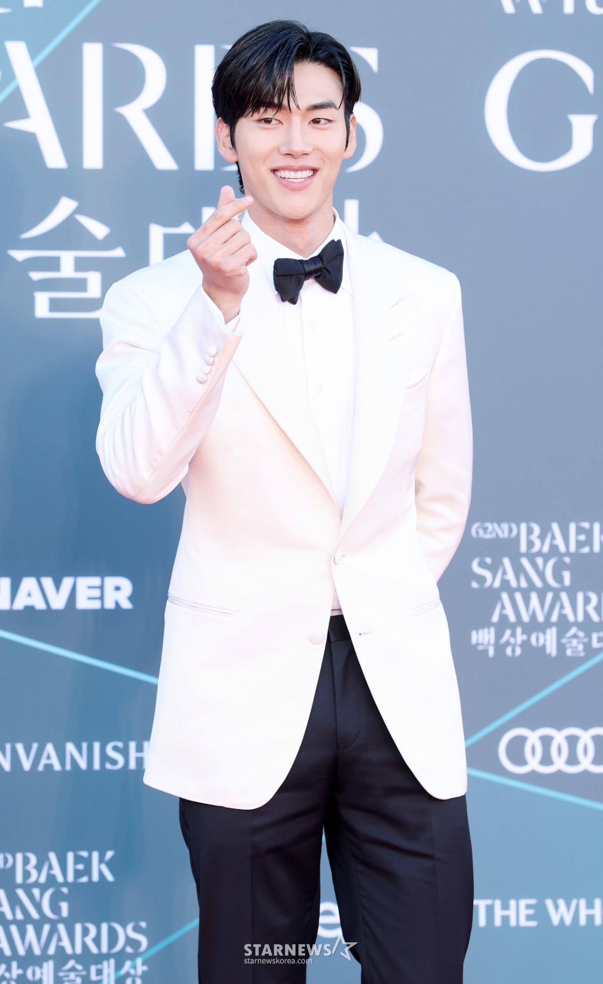 홍민기, 잘생긴 세모 입[★포토]