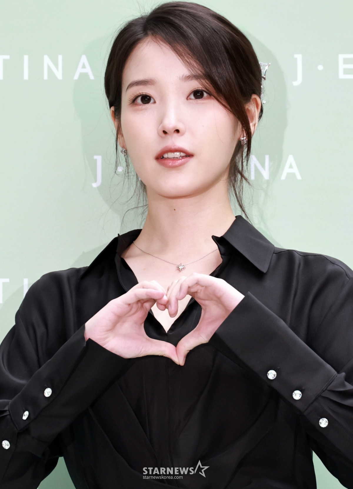 아이유 '러블리 하트' [★포토]