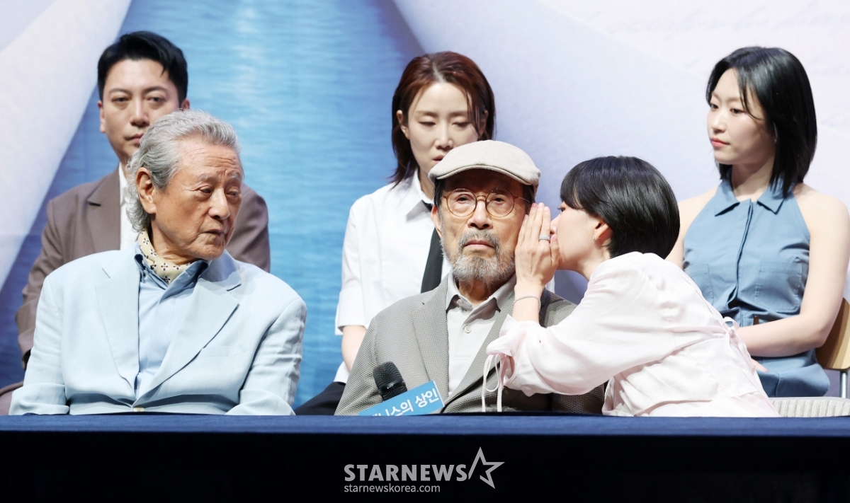 신구, 박근형-원진아의 도움으로 질의응답[★포토]