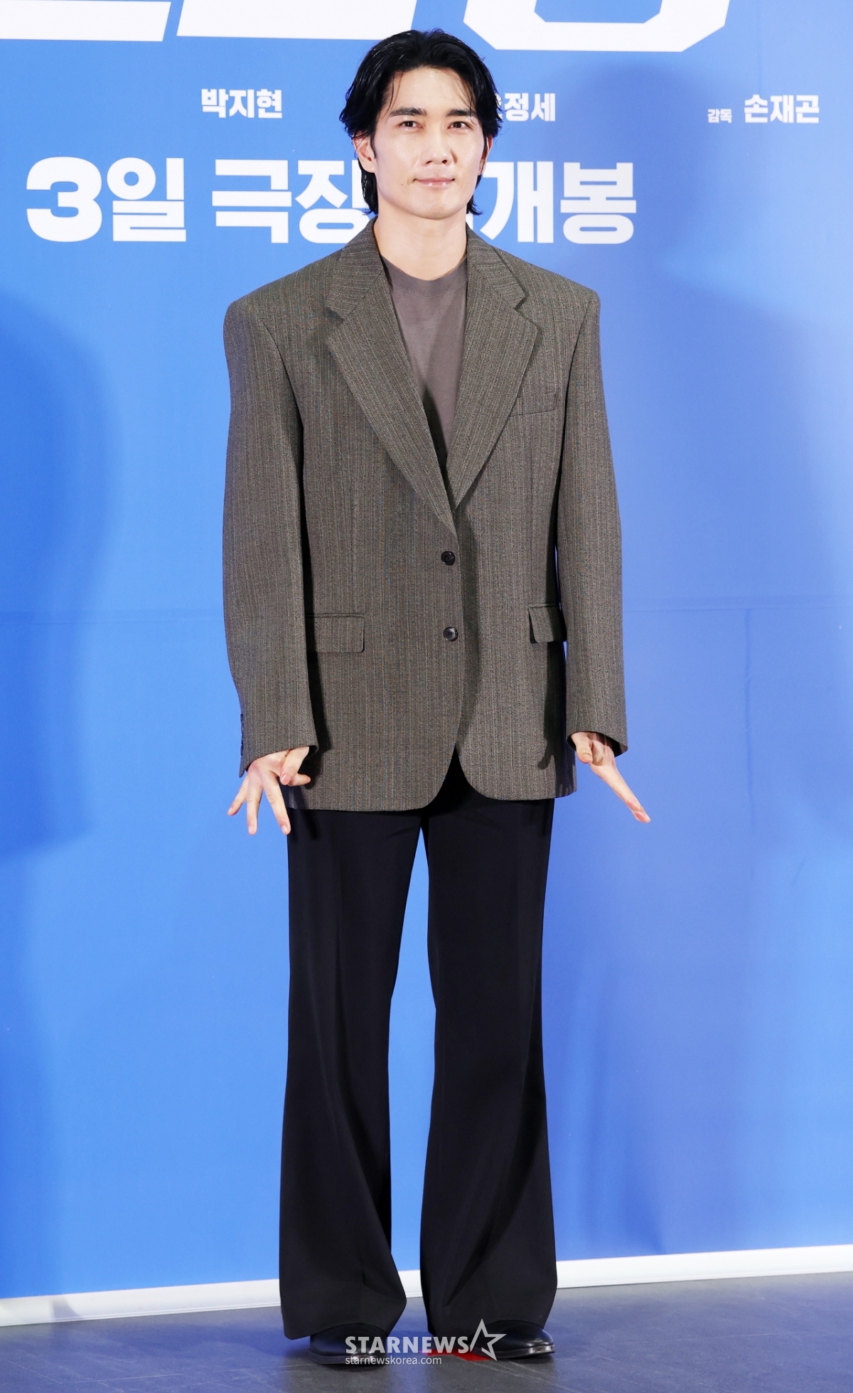 엄태구, 긴장에 손 끝까지 얼음[★포토]