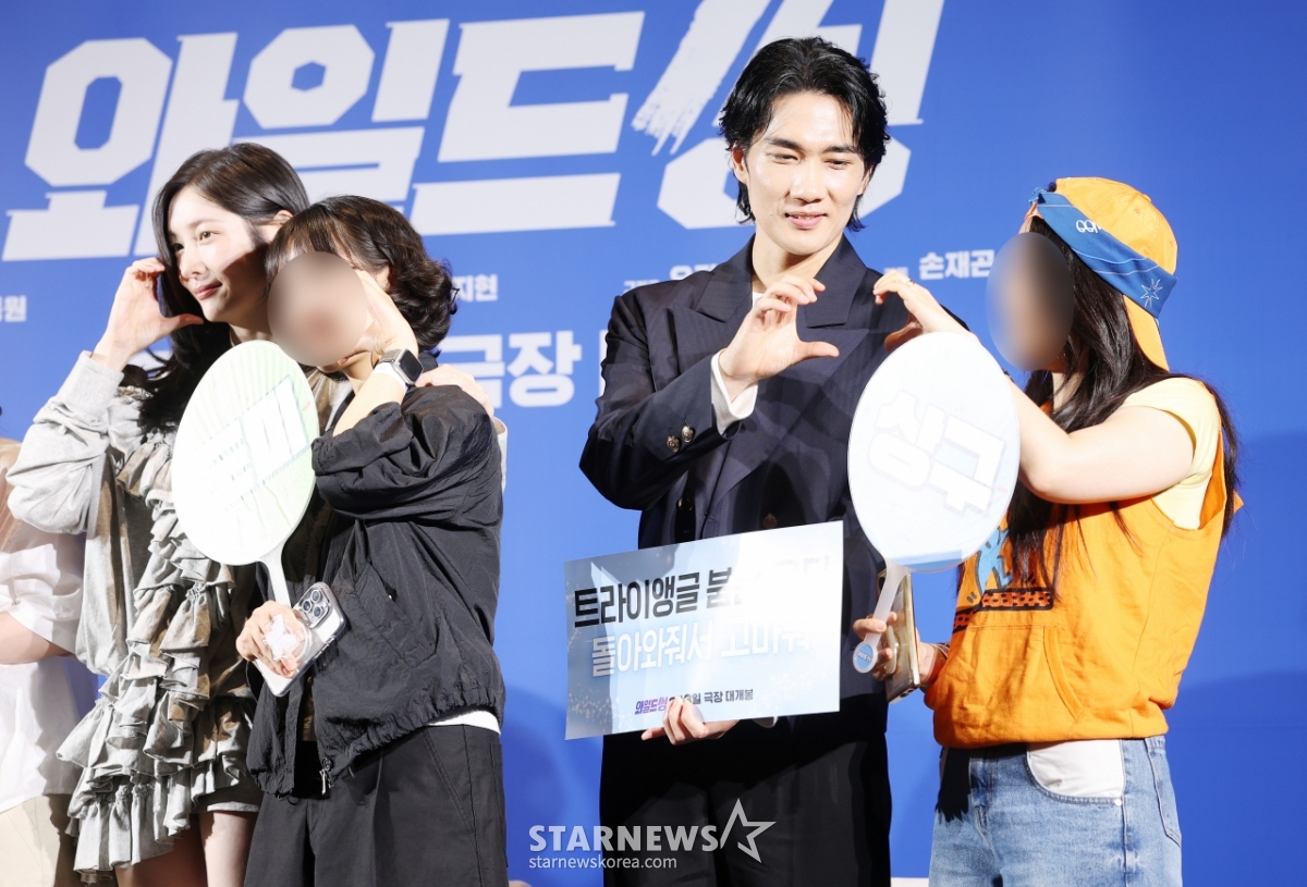 박지현-엄태구, 팬들과 하트 만들며 찰칵[★포토]
